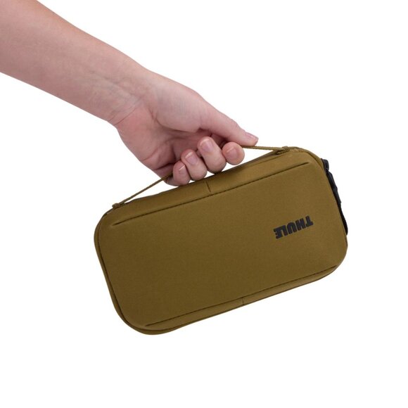 NWT Thule Aion travel organizer with RFID blocking pouch - Picture 6 of 6